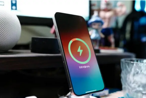 浩口原种场苹果15换屏服务分享用什么充电器给iPhone15充电更好 
